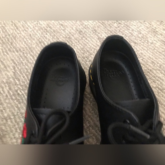 New, unworn Dr. Marten’s 1461 / HEARTS — EU39 - Picture 5 of 5